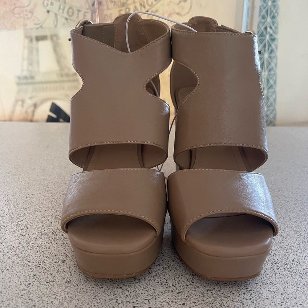 H&M strappy chunky heeled sandals NWOT - Picture 2 of 6